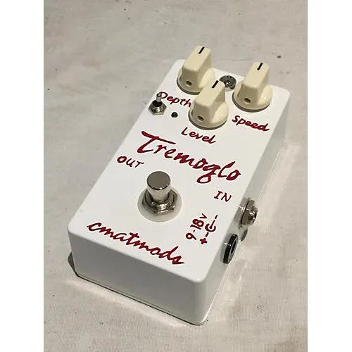 Tremoglo Guitar Pedal By CMATMods